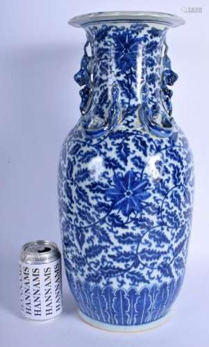 A LARGE 19TH CENTURY CHINESE BLUE AND WHITE VASE Qing,