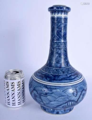 A LARGE 19TH CENTURY CHINESE BLUE AND WHITE VASE