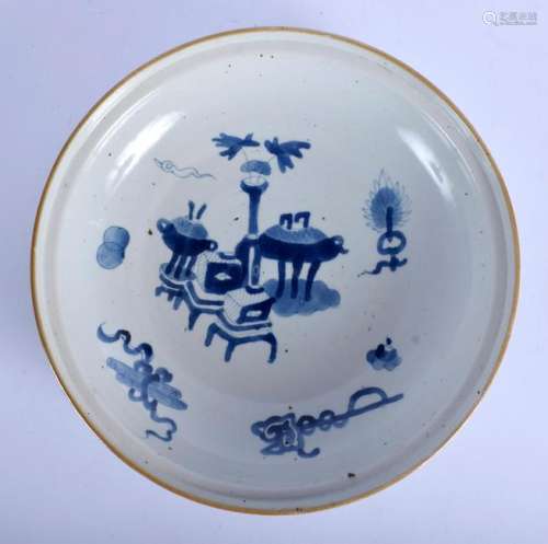 A 19TH CENTURY CHINESE BLUE AND WHITE DEEP BOWL Qing,