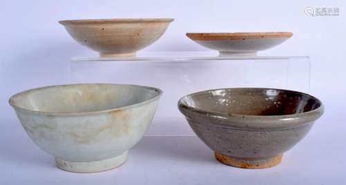 FOUR 17TH/18TH CENTURY CHINESE CELADON BOWLS. 15 cm