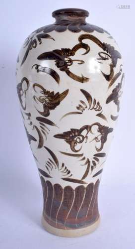 A 1950S CHINESE CHIZOU STYLE POTTERY VASE decorated
