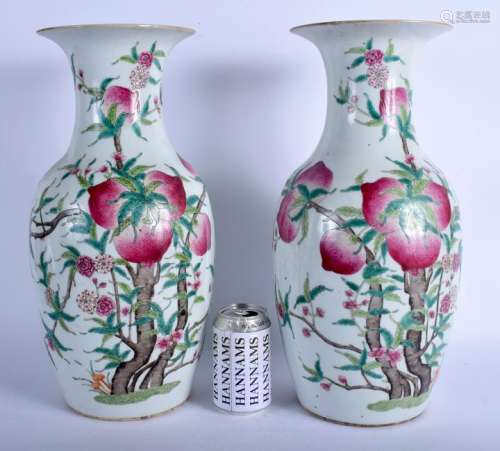 A LARGE PAIR OF EARLY 20TH CENTURY CHINESE FAMILLE ROSE