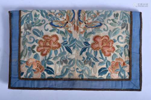 AN EARLY 20TH CENTURY CHINESE SILKWORK PURSE Late