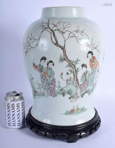 A LARGE EARLY 20TH CENTURY CHINESE FAMILLE ROSE