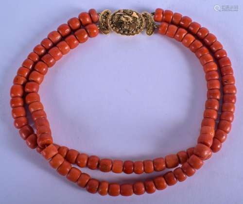 AN 18CT GOLD AND CORAL NECKLACE. 145 grams. 42 cm long.
