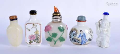 FIVE CHINESE QING DYNASTY SNUFF BOTTLES AND STOPPERS in