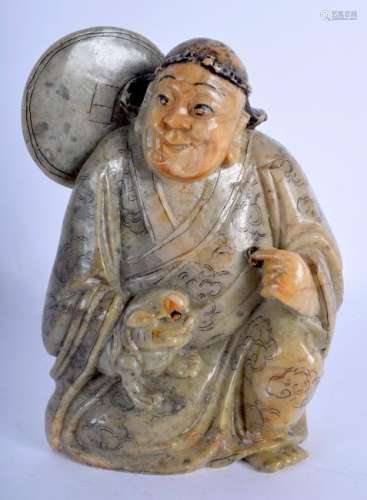 A LATE 19TH CENTURY CHINESE CARVED SOAPSTONE FIGURE OF