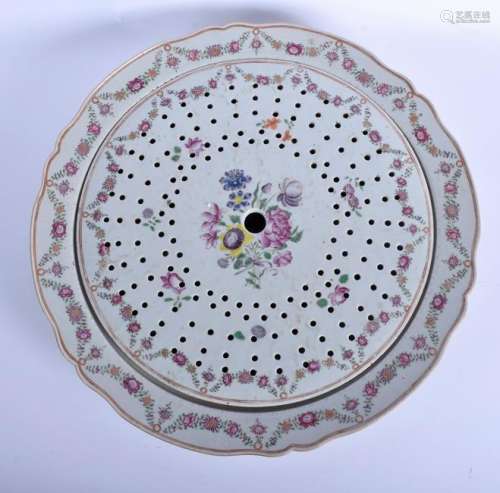 A RARE LARGE 18TH CENTURY CHINESE EXPORT DRAINING DISH