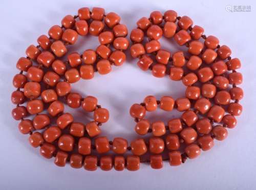 AN EARLY 20TH CENTURY CHINESE CORAL NECKLACE. 150