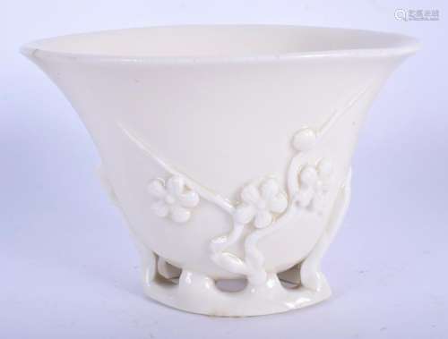 A 17TH/18TH CENTURY CHINESE BLANC DE CHINE PORCELAIN