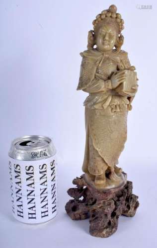 AN EARLY 20TH CENTURY CHINESE CARVED SOAPSTONE FIGURE