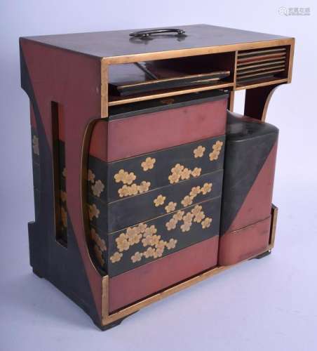 AN EARLY 20TH CENTURY JAPANESE MEIJI PERIOD LACQUERED