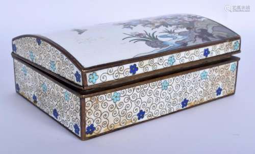 AN EARLY 20TH CENTURY JAPANESE CLOISONNE ENAMEL BOX AND