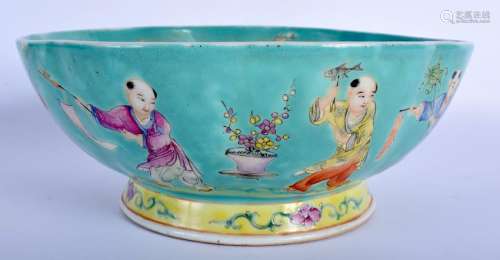 A LARGE EARLY 20TH CENTURY CHINESE TURQUOISE FAMILLE