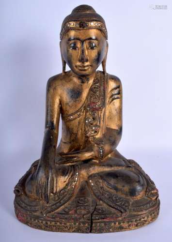 AN EARLY 20TH CENTURY THAI GILTWOOD FIGURE OF A BUDDHA