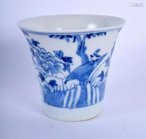 A 19TH CENTURY CHINESE BLUE AND WHITE BEAKER Qing,