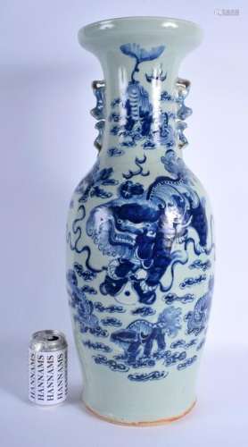A LARGE 19TH CENTURY CHINESE BLUE AND WHITE CELADON