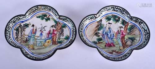 A PAIR OF CHINESE QING DYNASTY CANTON ENAMEL LOBED