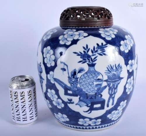 A LARGE 19TH CENTURY CHINESE BLUE AND WHITE GINGER JAR