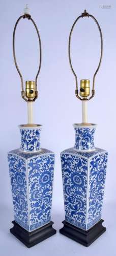 A PAIR OF CHINESE BLUE AND WHITE SQUARE FORM VASES 20th