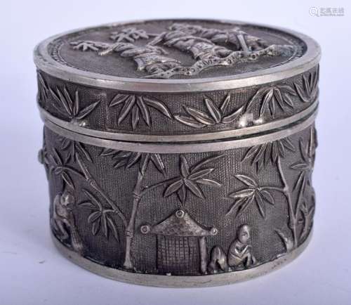 A 19TH CENTURY CHINESE EXPORT CIRCULAR SILVER BOX AND