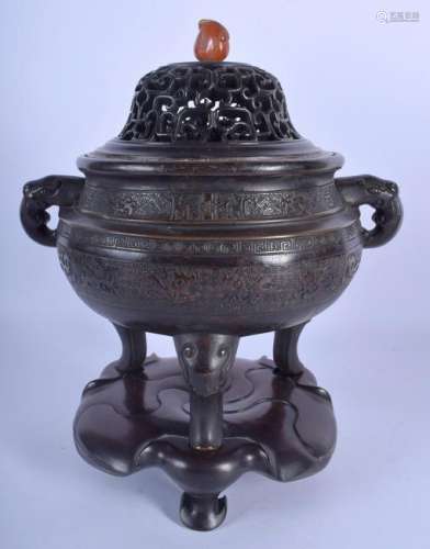 A GOOD 18TH/19TH CENTURY CHINESE TWIN HANDLED BRONZE