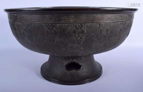 A LARGE EARLY 20TH CENTURY JAPANESE MEIJI PERIOD BRONZE