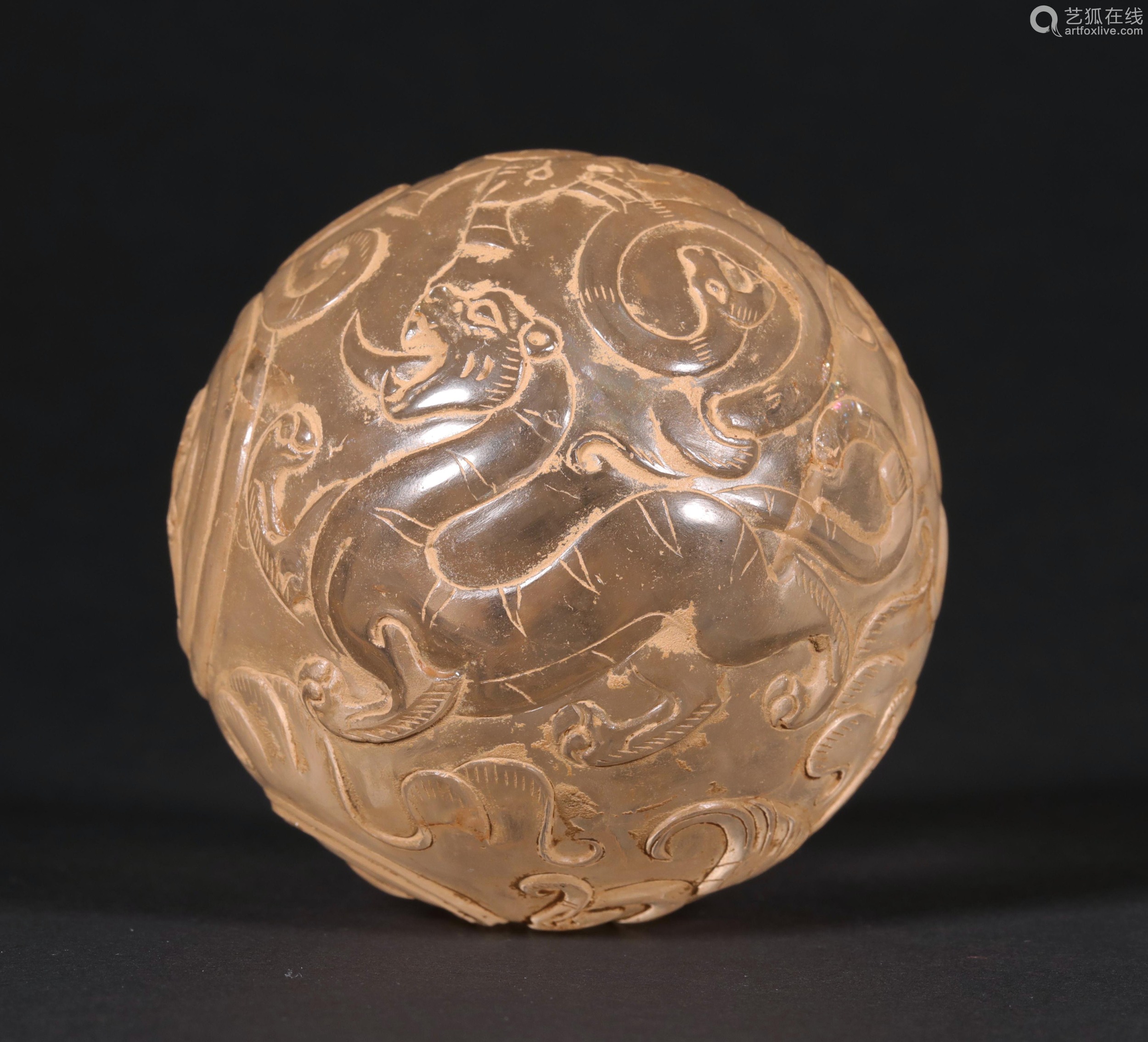 战国水晶龙凤狩猎纹球