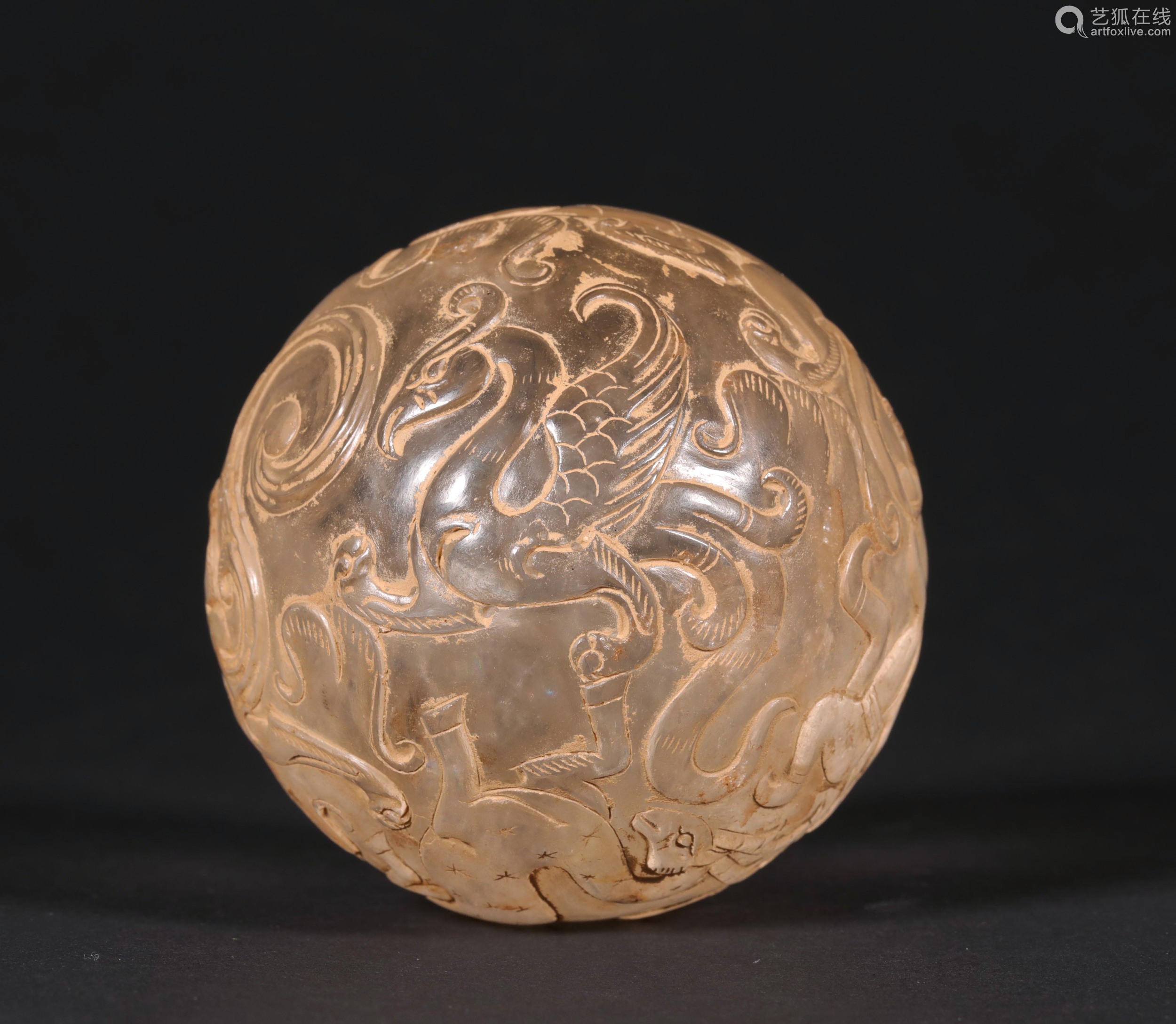 战国水晶龙凤狩猎纹球