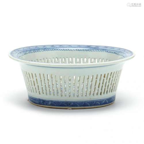 A Chinese Blue and White Porcelain Chestnut Basket