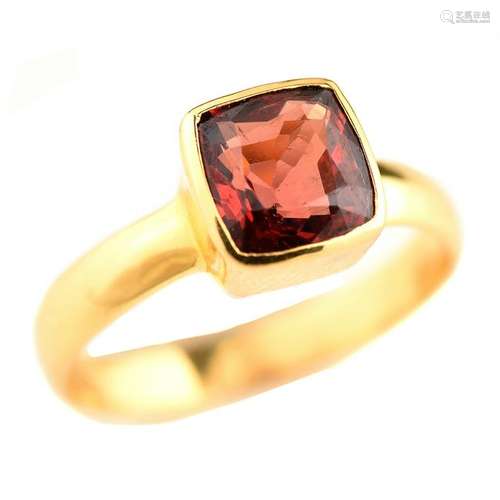 Spinel, 18k Yellow Gold Ring.