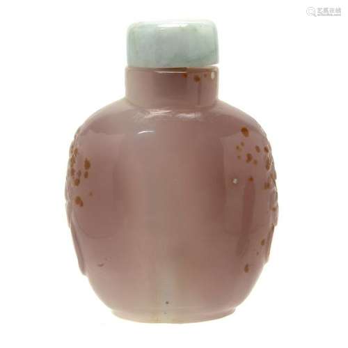 Large Chinese Agate Snuff Bottle.