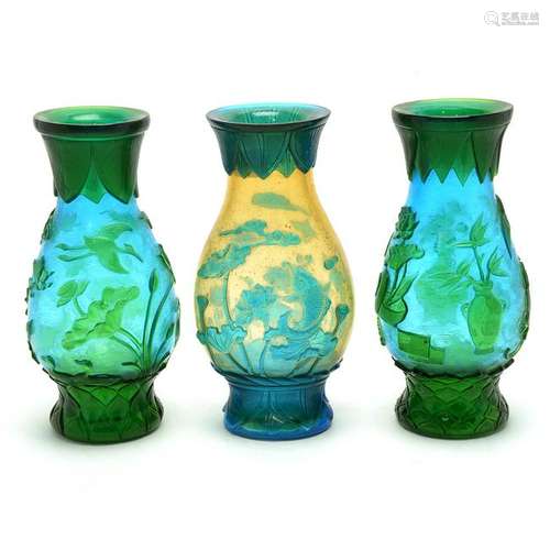 Chinese Peking Glass Three Piece Garniture