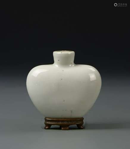 Chinese White Porcelain Snuff Bottle