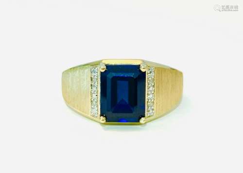 Natural Diamonds, Blue Sapphire & Yellow Gold Ring