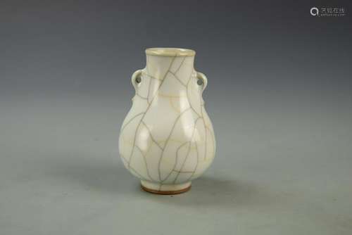 Chinese Ge Yao Mini Vase