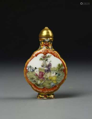 Chinese Famille Rose Snuff Bottle