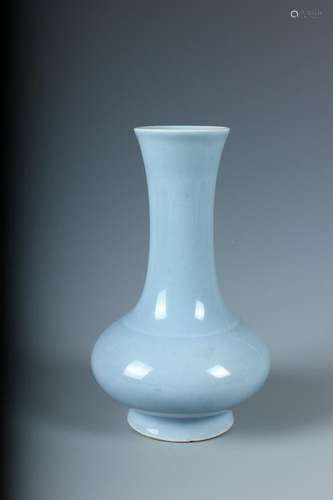 A Turquoise-Glazed Vase Marked Yongzheng Period, Qing