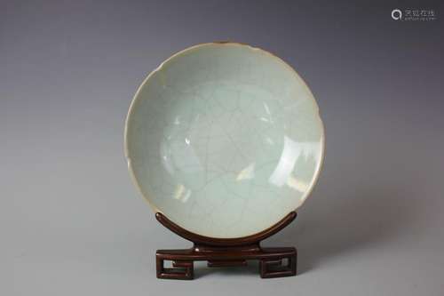 A Guanyao Bowl With Base