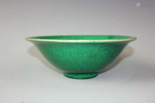 A Green Crackle Glazed Bowl