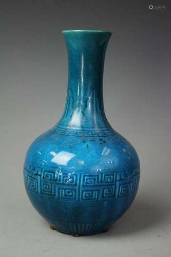 A Turqoise Blue Glazed Tianqiu Vase, Qing Dynasty