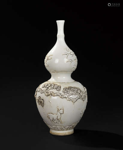 白瓷雕松鹿鳥紋葫蘆瓶