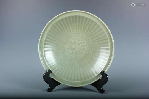 A Large Longquan Celadon Incised Plate, Ming Dynasty