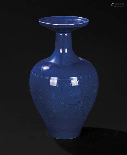 藍釉刻花瓶