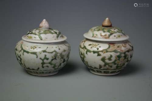 A Pair Of Small Color Painted Bowls, Ming Dynasty