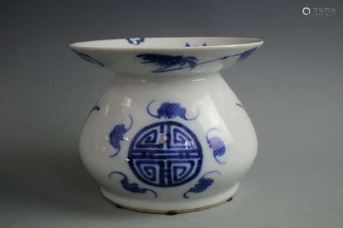 Blue and white dreg bucket in Qing Dynasty( Edge