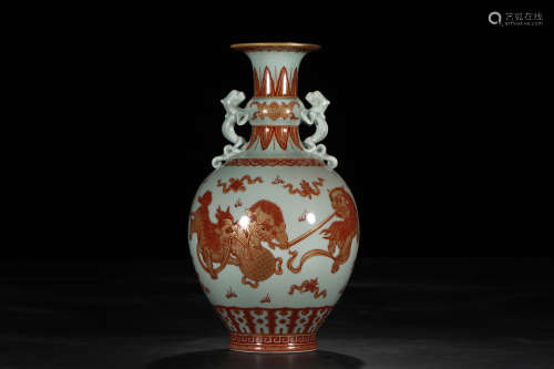 A Chinese Dragon Handle Porcelain Vase Patterned with Gilt Lions