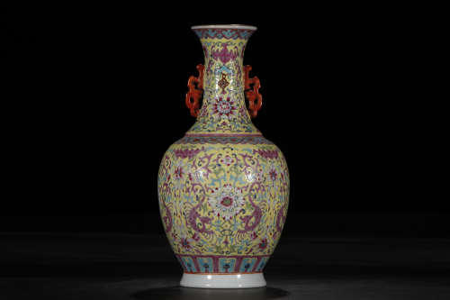 A Chinese Famille Rose Yellow-glazed  Dragon Porcelain Vase