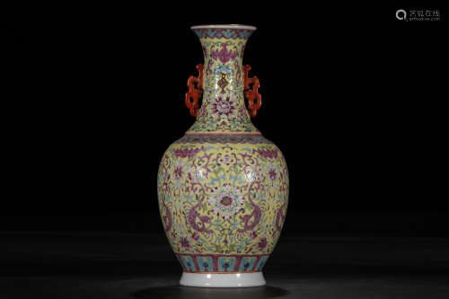 A Chinese Famille Rose Yellow-glazed  Dragon Porcelain Vase