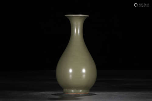 A Chinese Longquan-typed Glazed Porcelain Yuhuchunping